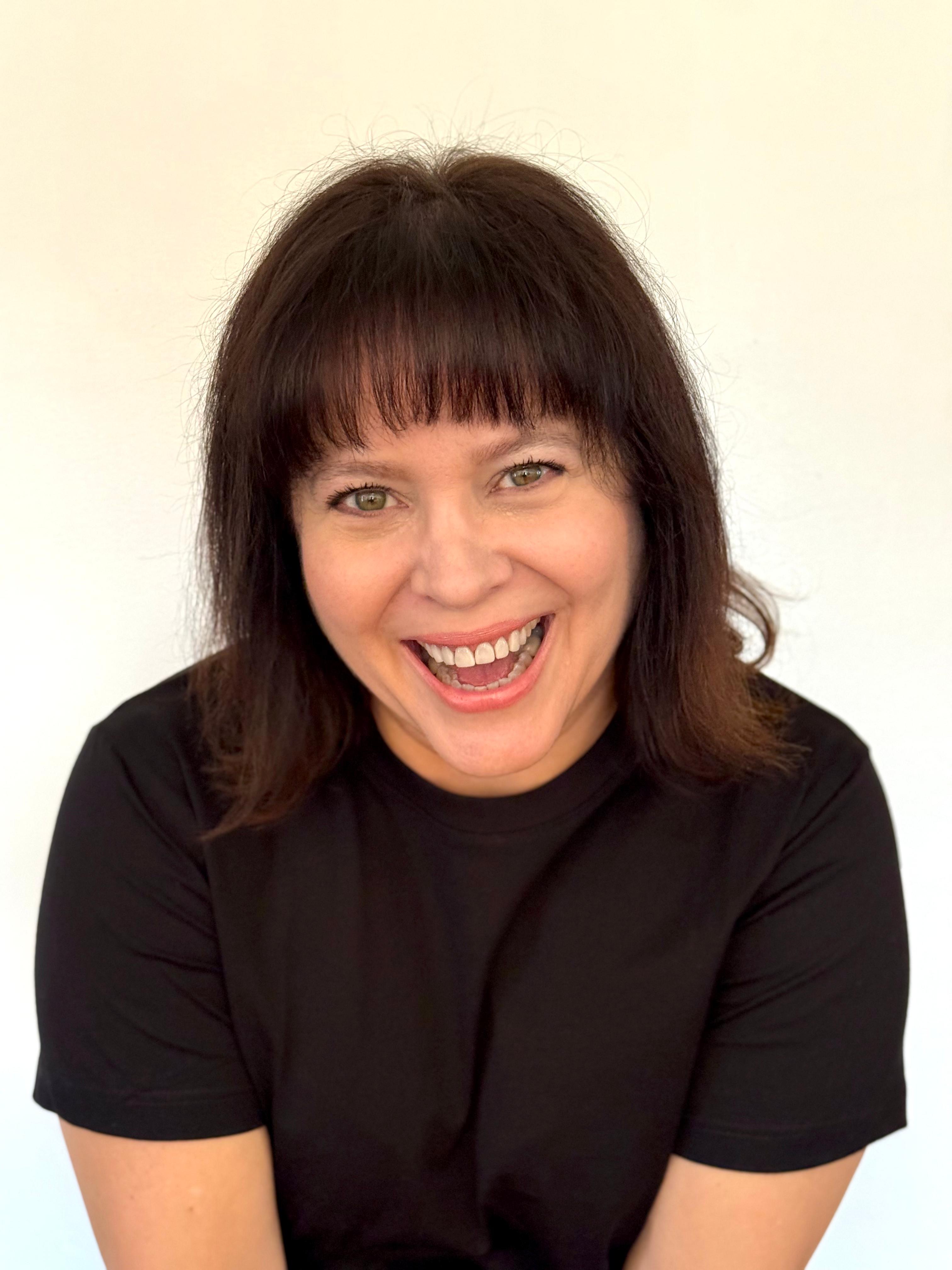 Suzanna Brown, clean stand-up comedian — headshot